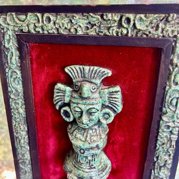 Vintage Aztec Crushed Malachite Over Red Velvet Folk Art Hanging Wall Plaque - Picture 14 of 14